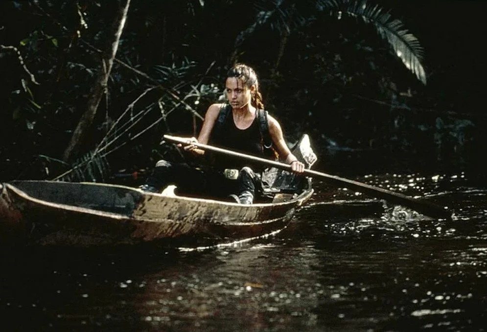 Лара Крофт: Расхитительница гробниц (2001)